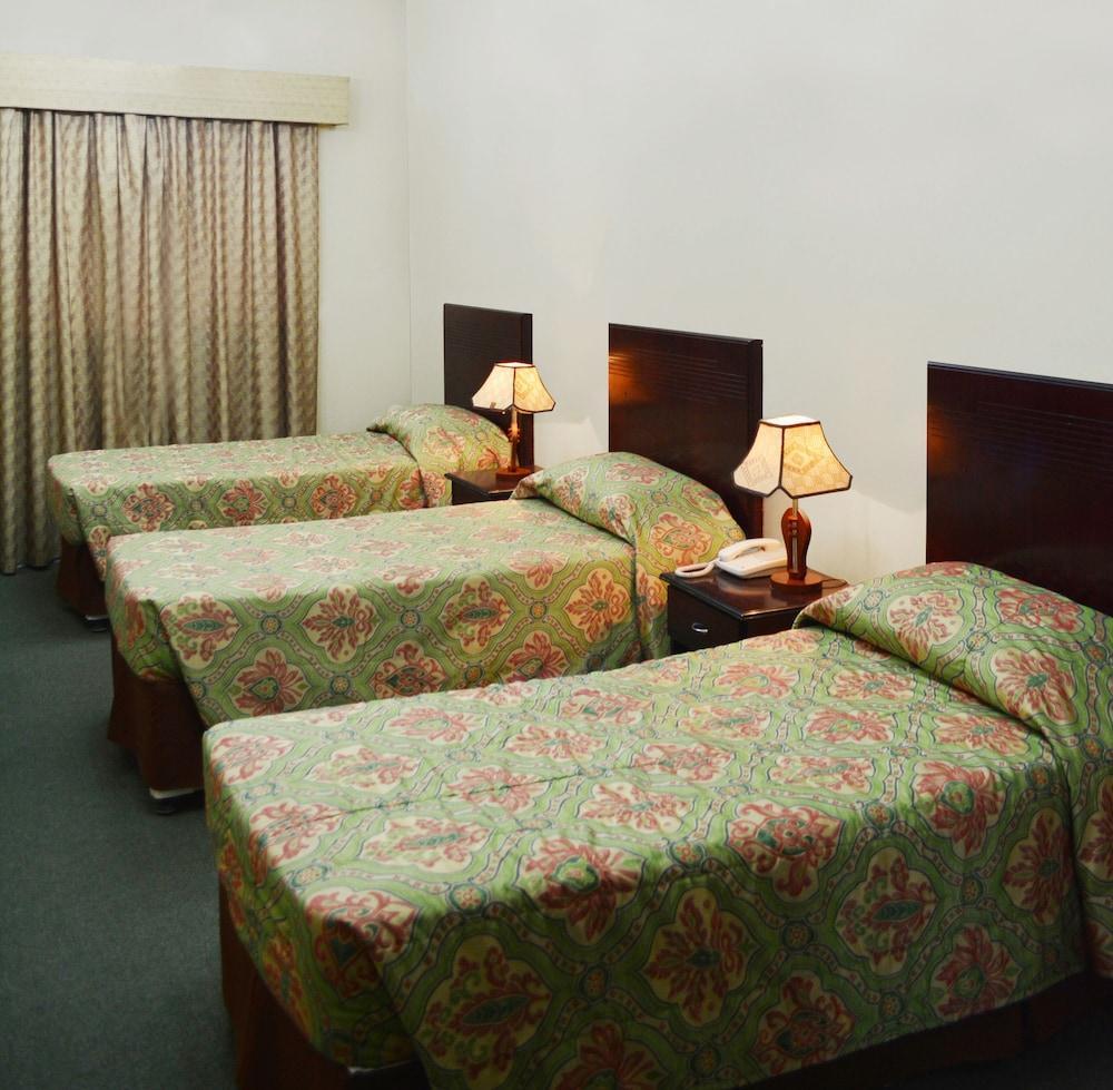 แกแล็กซี พลาซา โฮเต็ล Hotel ดูไบ ภายนอก รูปภาพ
